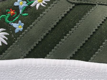 Кроссовки Adidas для девушек