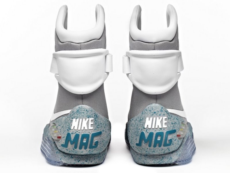    Nike Mag